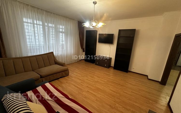 2-комнатная квартира · 93 м² · 5/8 этаж, ул. Достык 13/2 за 300 000 ₸ в Астане, Есильский р-н — фото 2