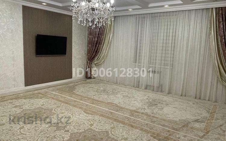 4-комнатная квартира · 140 м² · 2/7 этаж, 32Б мкр 18 за 54 млн ₸ в Актау — фото 2