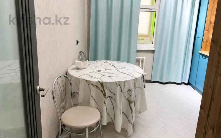 2-бөлмелі пәтер · 76 м² · 1/9 қабат, Б. Момышулы 25, бағасы: 12 000 ₸ в Атырау — фото 3