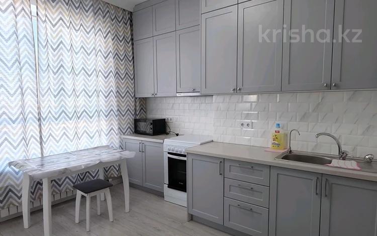 1-комнатная квартира · 40 м² · 3/9 этаж, Аль-Фараби 33 за 200 000 ₸ в Астане, Есильский р-н — фото 2