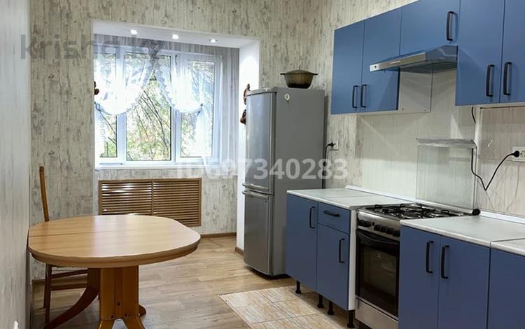 3-бөлмелі пәтер, 64 м², 3/5 қабат ай сайын, мкр Жулдыз-1 14, бағасы: 240 000 〒 в Алматы, Турксибский р-н — фото 2