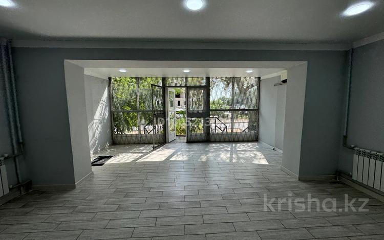 Свободное назначение, офисы, магазины и бутики, склады, общепит, салоны красоты, медцентры и аптеки, образование, развлечения · 50 м² за 23.5 млн 〒 в Актау, 11-й мкр — фото 2