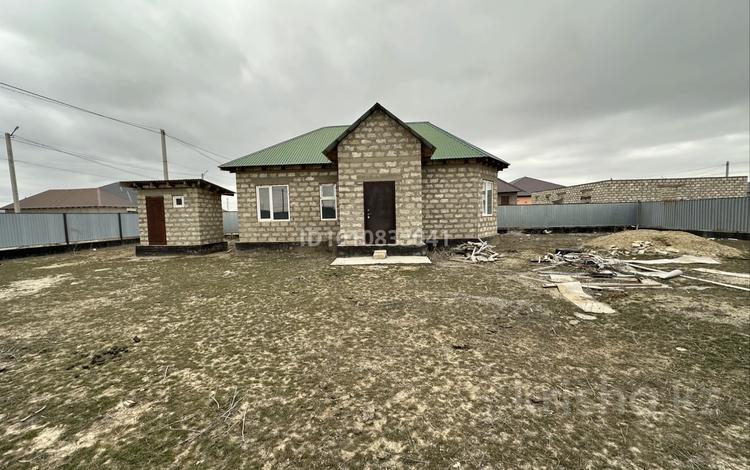 Отдельный дом · 2 комнаты · 60 м² · 8 сот., мкр Зарослый, 25 9 — Жанаталап за 10 млн ₸ в Атырау — фото 2
