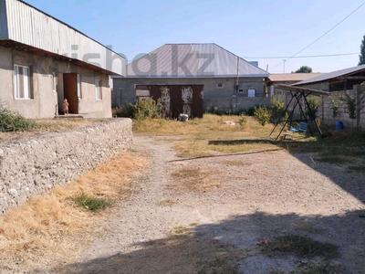 Отдельный дом · 3 комнаты · 70 м² · 8 сот., мкр Арай-2, Домалак Ана 127 за 31 млн ₸ в Таразе