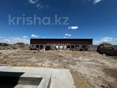 Часть дома · 3 комнаты · 80 м² · 8 сот., Байтерек 32 улица 35 — Район Байтерек 1, рядом с конечкой 25 маршрута и магазина Адель, торг есть. за 7 млн ₸ в 