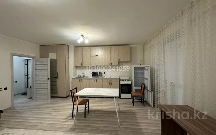 1-комнатная квартира · 40 м² · 2/6 этаж, мкр Жана Орда, 9 микрорайон 15 за 140 000 ₸ в Уральске — фото 11