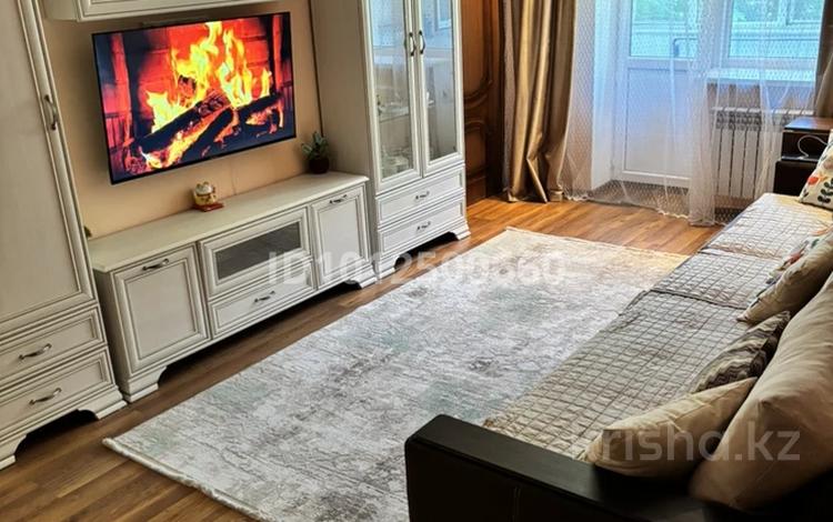 3-комнатная квартира · 60 м² · 3/3 этаж, мкр Алтай-1 17 за 39 млн ₸ в Алматы, Турксибский р-н — фото 2