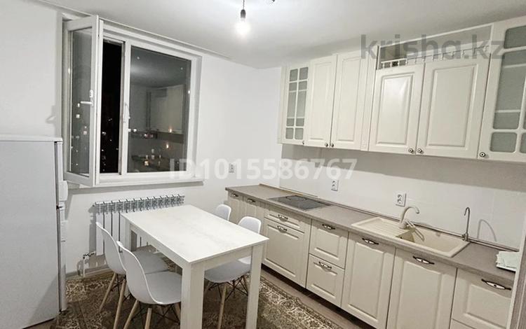 2-комнатная квартира · 56 м² · 15/17 этаж, мкр Уркер, Чокина 9 за 230 000 ₸ в Астане, Нура р-н — фото 2