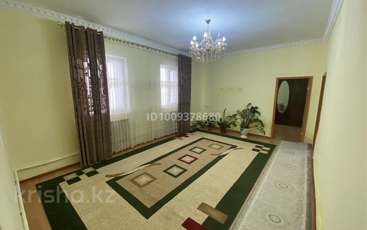 Отдельный дом · 3 комнаты · 150 м², мкр Жулдыз, Темиржан Ислямова 24 24 — Рядом школа, садик за 150 000 〒 в Атырау — фото 5