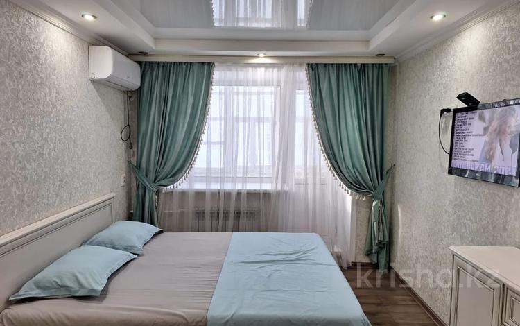 1-бөлмелі пәтер · 50 м² · 2/5 қабат, Жаңа қала ш/а. 64, бағасы: 13 000 ₸ в Караганде, Казыбек би р-н — фото 3