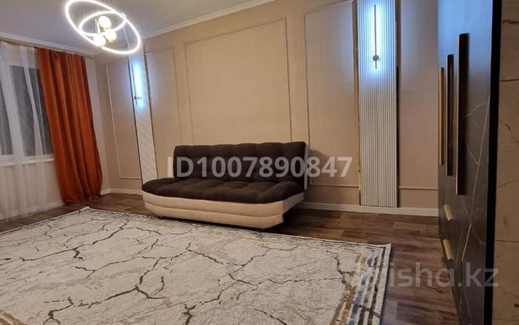 1-комнатная квартира · 38 м² · 1/5 этаж, мкр Казахфильм 4 за 300 000 ₸ в Алматы, Бостандыкский р-н — фото 2