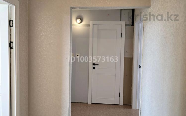 2-комнатная квартира · 52 м² · 5/9 этаж, 5 мкр 16 за 18.4 млн ₸ в Аксае — фото 2