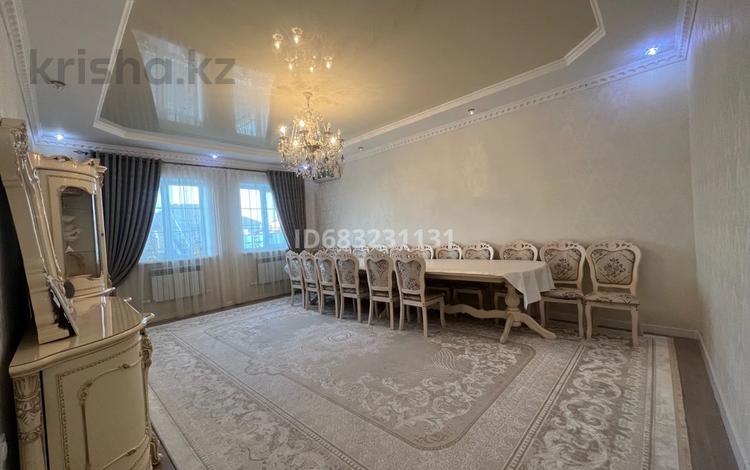 Дом · 6 комнат · 250 м², мкр Лесхоз за 80 000 ₸ в Атырау — фото 2
