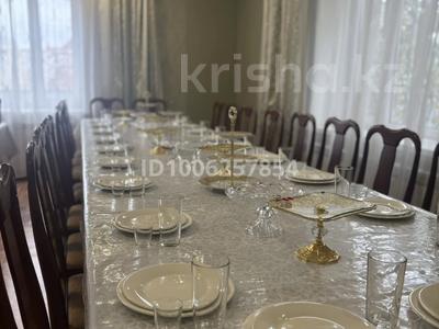 Дом · 4 комнаты · 220 м², Комсомольская 84 — Рядом с рестораном Амари за 80 000 〒 в Уральске