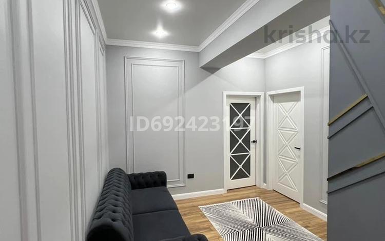 3-комнатная квартира, 107 м², 3/9 этаж помесячно, мкр Атырау, Абулхайыр хана — Школа Binom за 600 000 〒 — фото 2