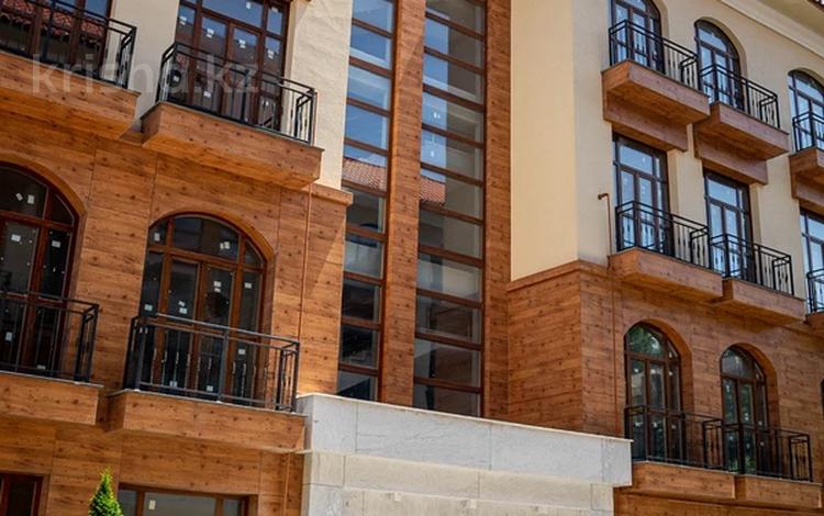 4-бөлмелі пәтер · 217 м² · 2/4 қабат, Тайманова 222/6, бағасы: 248 млн ₸ в Алматы, Медеуский р-н — фото 2