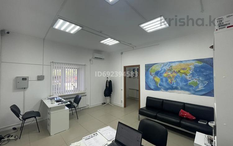 Офисы · 30 м² за 19.9 млн ₸ в Актобе, мкр. Алтын орда — фото 9