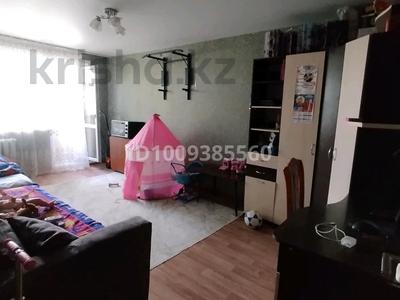 3-бөлмелі пәтер · 63 м² · 4/5 қабат, Майкудук, Майкудук, 15й микрорайон, бағасы: 14 млн ₸ в Караганде, Алихана Бокейханова р-н
