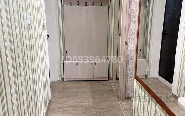 2-комнатная квартира, 58 м², 2/5 этаж помесячно, Кутжанова за 130 000 〒 в Семее — фото 2