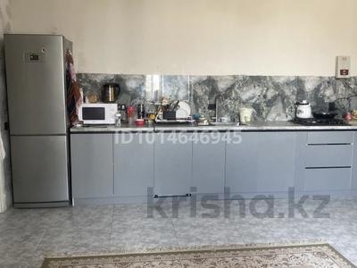Отдельный дом · 5 комнат · 240 м² · 8 сот., мкр Ынтымак-2 1943 — Заправка синойл за 40 млн ₸ в Шымкенте, Абайский р-н