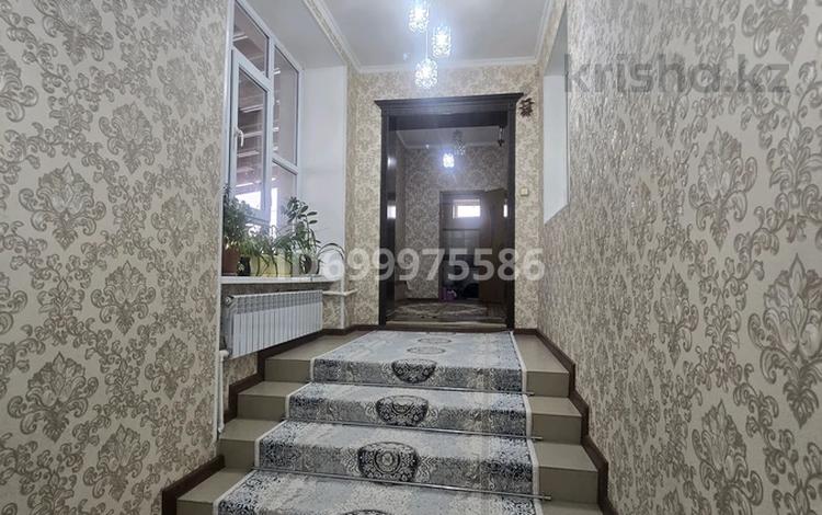 Отдельный дом · 5 комнат · 280 м² · 15 сот., Ахмет Байтурсынова 61 за 38 млн 〒 в Таразе — фото 2