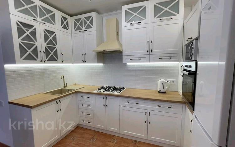 2-комнатная квартира · 70 м² · 9/12 этаж, Достык 44 за 400 000 ₸ в Алматы, Медеуский р-н — фото 2