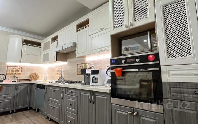 3-комнатная квартира · 120 м² · 6/9 этаж, мкр. Алтын орда, алии молдагуловой за 55 млн ₸ в Актобе — фото 18