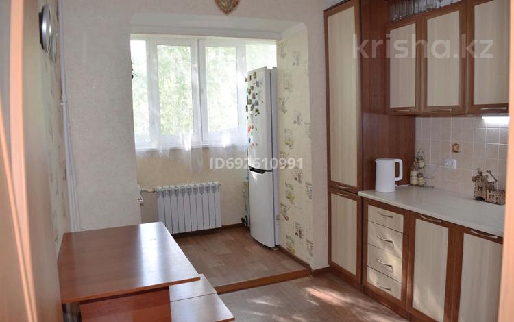 2-комнатная квартира · 49 м² · 2/5 этаж, Майкудук, Майкудук, 19й микрорайон 45А за 16.5 млн ₸ в Караганде, Алихана Бокейханова р-н — фото 2