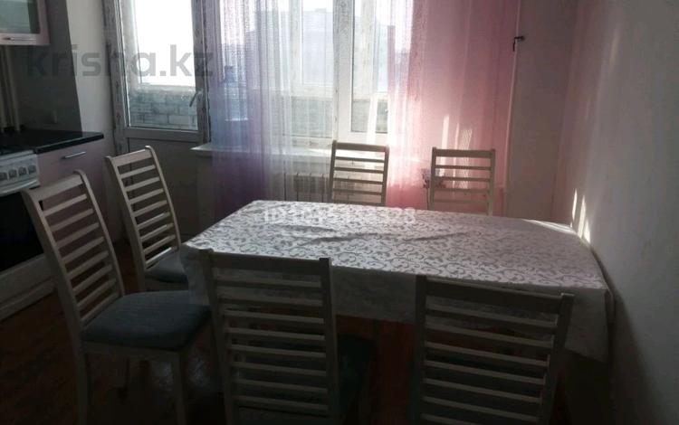 1-комнатная квартира · 50 м² · 8/9 этаж, мкр Кунаева за 130 000 ₸ в Уральске — фото 2