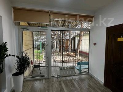 Отдельный дом · 14 комнат · 426.6 м² · 6 сот., мкр Калкаман-2 27 за 135 млн ₸ в Алматы, Наурызбайский р-н