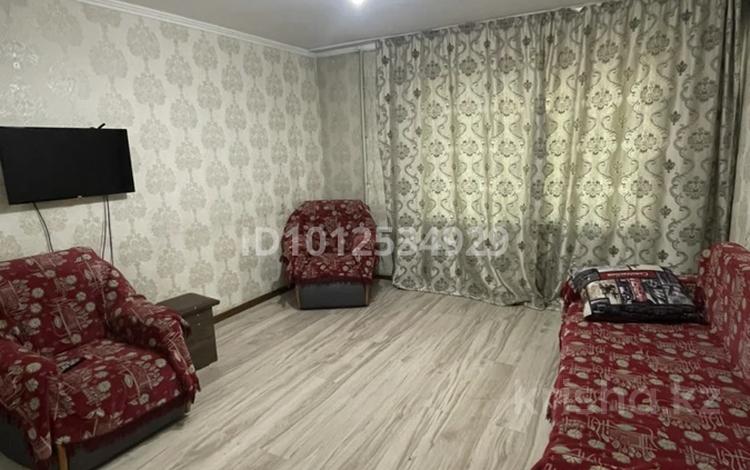 3-бөлмелі пәтер · 64 м² · 3/9 қабат, Шакарим 9, бағасы: 220 000 ₸ в Семее — фото 2
