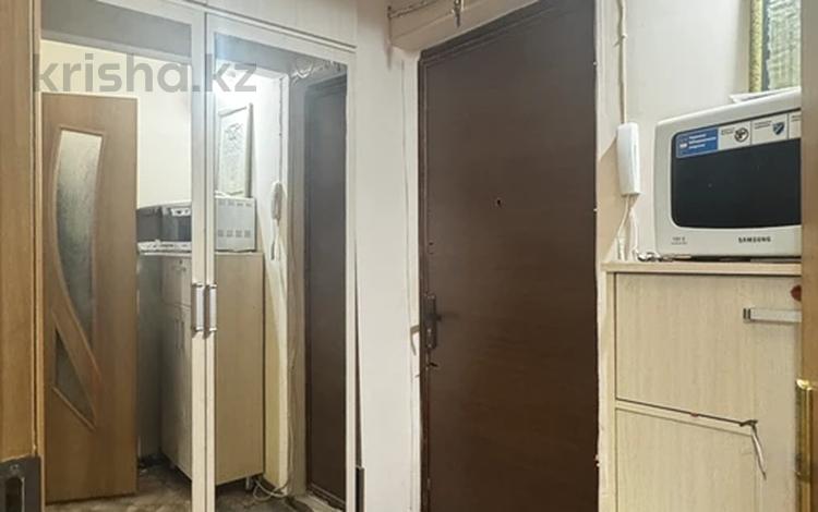 1-комнатная квартира · 31 м² · 2/5 этаж, мкр Акбулак 10 — Напротив Женис Парка Салон Бикеш магазин Троя за 8.1 млн ₸ в Таразе — фото 2