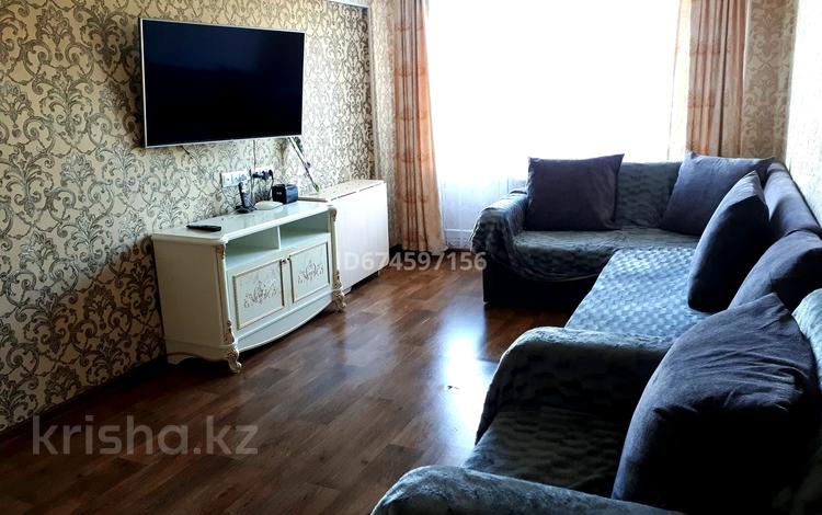 3-комнатная квартира, 60 м², 4/5 этаж, Азаттык 169б за 14.5 млн 〒 в Атырау — фото 2