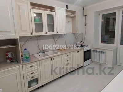 1-бөлмелі пәтер, 45 м², 1/9 қабат, самал 72/1 — возле 37школы, бағасы: 20.5 млн 〒 в Уральске