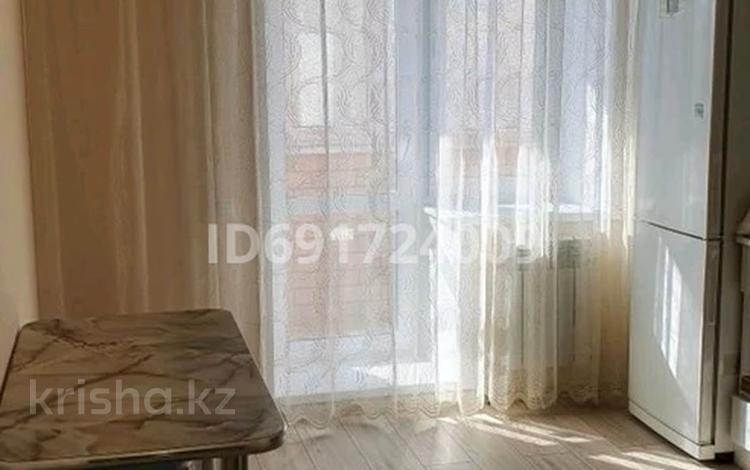 1-комнатная квартира · 41 м² · 9/16 этаж, мкр Юго-Восток, Бауыржана Момышулы за 10 000 ₸ в Караганде, Казыбек би р-н — фото 4