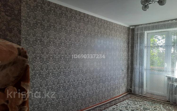 1-комнатная квартира · 37 м² · 5/5 этаж, мкр-н Мынбулак — состояние хорошее с ремонтам новые Оби новая сантехника кухонный новый везде ремонт. Болкон полностью утепление пластиком окна пластиковые светь белый. Срочно если наличие денги уступка будеть. 1комнатную квартиру обмен на 2 квартиру с мое доплотой за 9 млн ₸ в Таразе — фото 2