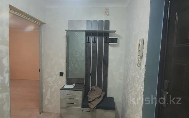 1-комнатная квартира · 35.2 м² · 3/5 этаж, мкр 8, Турара Рыскулова за 11.5 млн ₸ в Актобе — фото 2