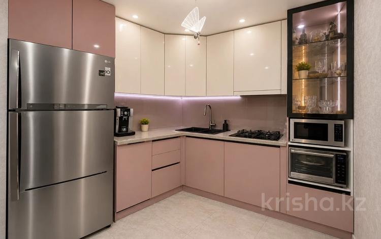 3-комнатная квартира · 70.3 м² · 5/9 этаж, Пр. Республики за 30.9 млн ₸ в Караганде, Казыбек би р-н — фото 9