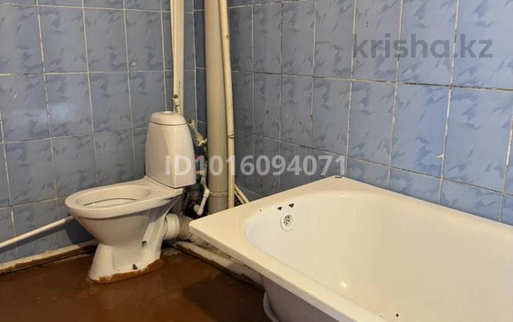 2-комнатная квартира · 38 м² · 1/5 этаж, мкр Михайловка , Анжерская 31 — Ермекова за 7.9 млн ₸ в Караганде, Казыбек би р-н — фото 2