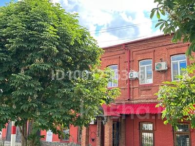 Офисы, магазины и бутики, склады, общепит, кабинеты и рабочие места · 200 м² за 1 млн 〒 в Уральске