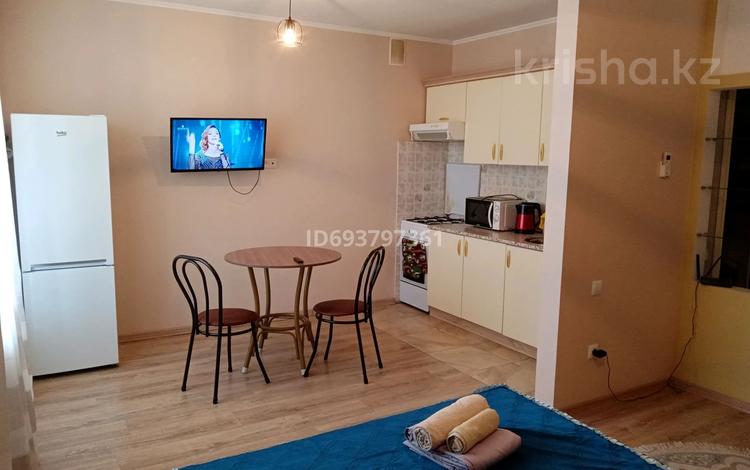 1-комнатная квартира · 40 м² · 3/5 этаж, мкр Астана за 10 000 ₸ в Уральске — фото 2