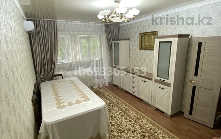 3-комнатная квартира, 70 м², 3/5 этаж, Самал 52 — Шостаковича за 27 млн 〒 в Таразе — фото 2