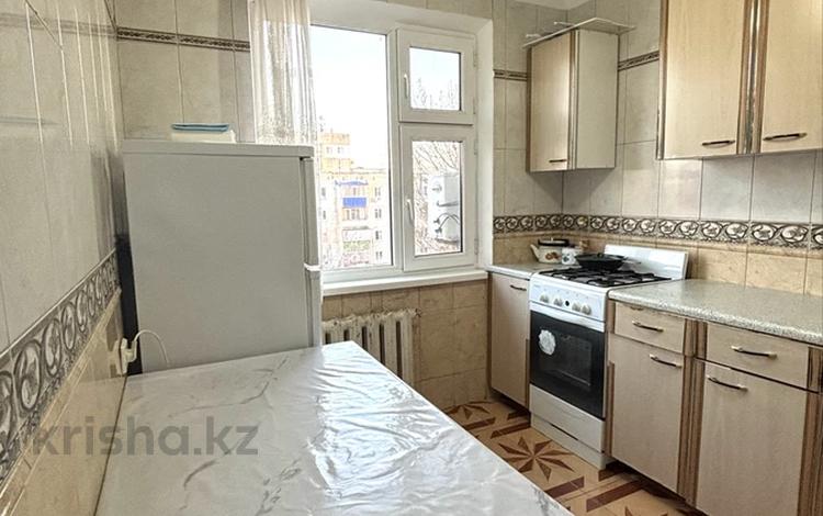 2-комнатная квартира · 44.5 м² · 5/5 этаж, Ихсанова за 12.5 млн ₸ в Уральске, мкр Школьник — фото 2
