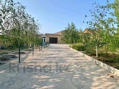 Отдельный дом · 8 комнат · 320 м² · 10 сот., мкр Кунгей , Фазыла Карибжанова — В районе новой мечети , баня караганды номер 1 за 70 млн 〒 в Караганде, Казыбек би р-н