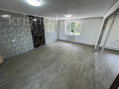 Свободное назначение, офисы, магазины и бутики, склады, салоны красоты, фитнес и спорт, медцентры и аптеки, образование, развлечения, конференц-залы, кабинеты и рабочие места, студии · 50 м² за 150 000 ₸ в Есик
