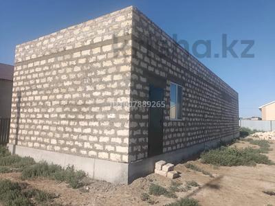 Отдельный дом · 2 комнаты · 120 м² · 10 сот., мкр Кайнар, Қуан Ергалиев 2 ул 70 — Тасқала 3 за ~ 8.3 млн ₸ в Атырау