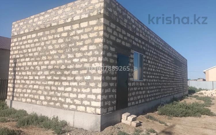 Отдельный дом · 2 комнаты · 120 м² · 10 сот., мкр Кайнар, Қуан Ергалиев 2 ул 70 — Тасқала 3 за ~ 8.3 млн ₸ в Атырау — фото 2