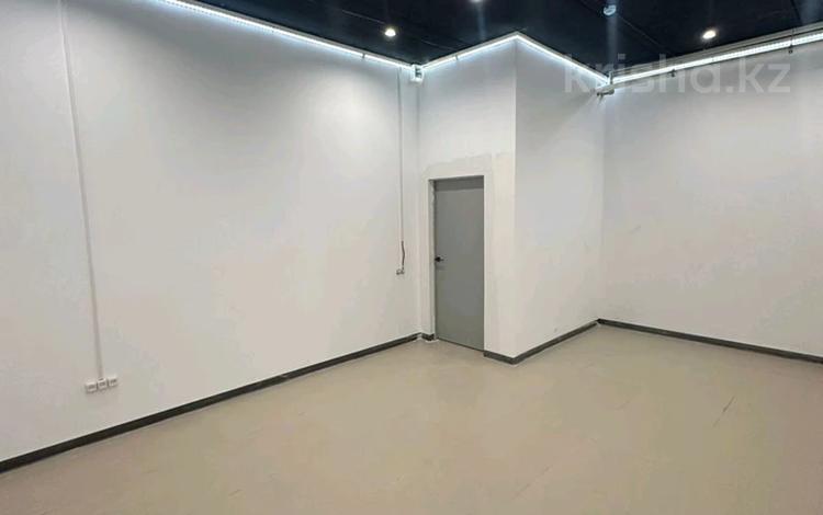 Свободное назначение, офисы, магазины и бутики, салоны красоты, образование, развлечения, кабинеты и рабочие места, студии · 20 м² за 60 000 〒 в Актау, мкр Приморский — фото 2