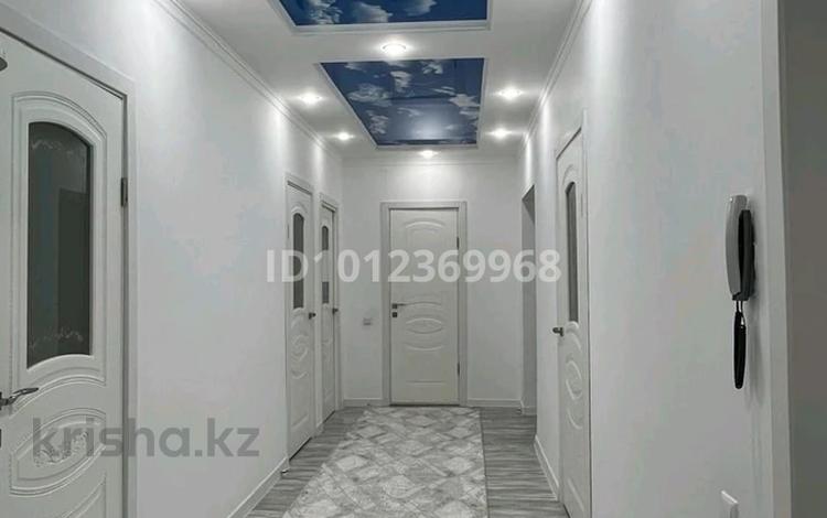 4-бөлмелі пәтер · 107 м² · 5/5 қабат, Дина нурпейсова 10 5 — 8 март, бағасы: 50 млн ₸ в Уральске — фото 2
