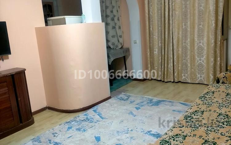 2-комнатная квартира · 42 м² · 2/3 этаж, Просп Абая 40 за 15 000 〒 в Алматы, Бостандыкский р-н — фото 2